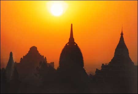 Bagan trên những tầng tháp cổ