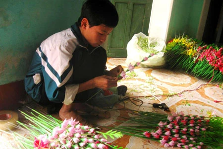 Làng làm hoa vào Tết ảnh 2