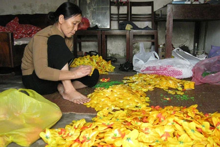 Làng làm hoa vào Tết ảnh 1