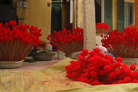 Cành hoa cúng dạng thô.