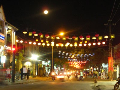Hội An huyền ảo đèn lồng ngày giáp Tết ảnh 4 Hội An huyền ảo đèn lồng ngày giáp Tết ảnh 4