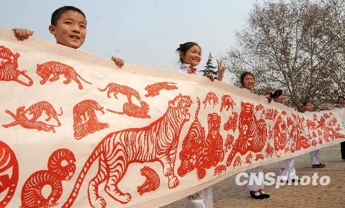 Tác phẩm tranh cắt giấy 