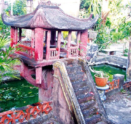 Phiên bản khác của chùa Một Cột ở tỉnh Long An. Phiên bản khác của chùa Một Cột ở tỉnh Long An.