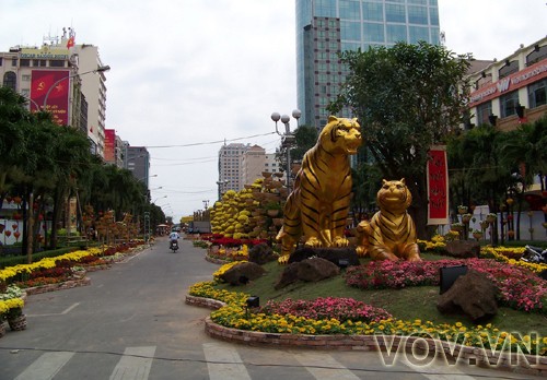Đường hoa Nguyễn Huệ đã sẵn sàng để khai mạc vào 28 Tết Đường hoa Nguyễn Huệ đã sẵn sàng để khai mạc vào 28 Tết