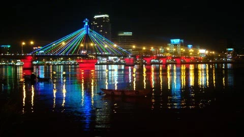 Những sắc màu trang trí chiếu sáng mỹ thuật đô thị Đà Nẵng