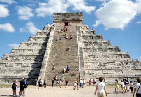 Đền thờ thần Maya là nơi người dân tụ về vào dịp năm mới.