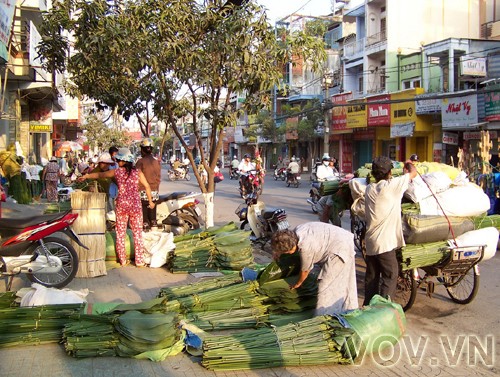 Lá dong gói bánh chưng Lá dong gói bánh chưng