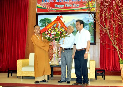 Ban Đại diện Phật giáo Lạng Sơn chúc Tết UBND tỉnh ảnh 4 Ban Đại diện Phật giáo Lạng Sơn chúc Tết UBND tỉnh ảnh 4