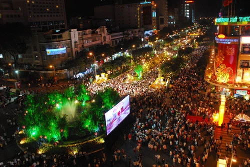 Đường hoa Nguyễn Huệ nhìn từ trên cao - Ảnh: Hoàng Thạch Vân