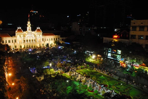 Đường hoa Nguyễn Huệ nhìn từ trên cao - Ảnh: Hoàng Thạch Vân