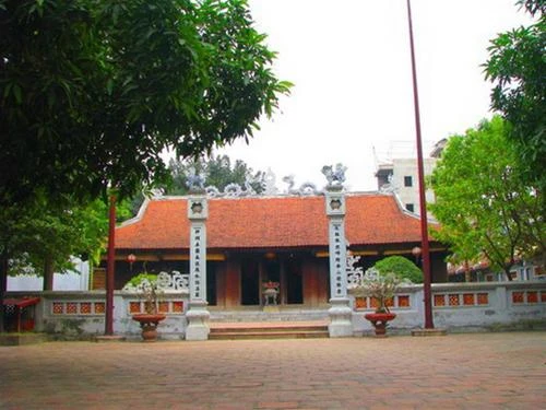 Đình Bối Hà ở bên cạnh