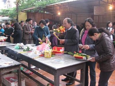 Người Hà Nội nô nức đi lễ chùa đầu năm mới ảnh 4 Người Hà Nội nô nức đi lễ chùa đầu năm mới ảnh 4