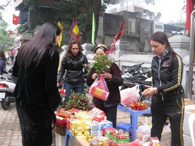 Người Hà Nội nô nức đi lễ chùa đầu năm mới ảnh 5 Người Hà Nội nô nức đi lễ chùa đầu năm mới ảnh 5