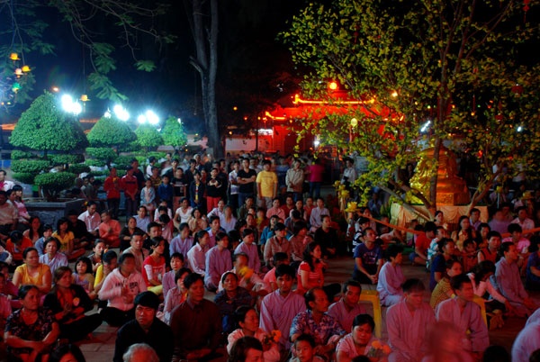 Đầu năm đi chùa cầu lộc ảnh 10