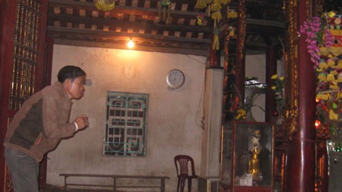 Bác Lừng bắt đầu thích đi chùa từ năm 1999. a
