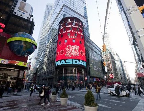 Hình ảnh chú cọp trên màn hình lớn tại quảng trường Thời Đại tại New York - Ảnh: Xinhua