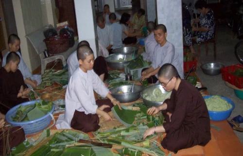 Gói bánh tét chay