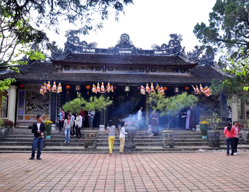 Chùa Từ Hiếu trong ngày mồng 1 tết - Ảnh: Thái Lộc