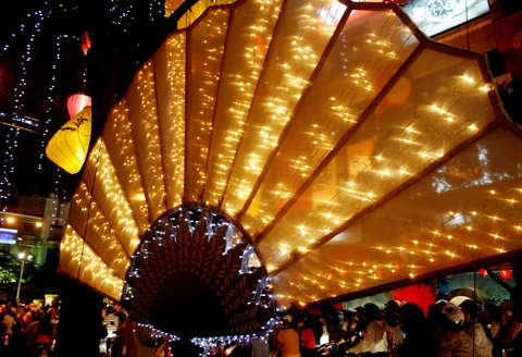 Đường phố Sài Gòn lung linh ánh sáng ảnh 6