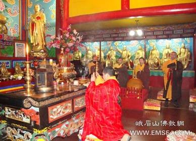 Trung Quốc: Chư tôn đức núi Nga Mi cung chúc Thánh đản Bồ tát Di Lặc ảnh 11 dauxuan 11.jpg