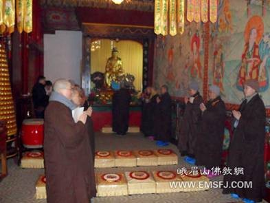 Trung Quốc: Chư tôn đức núi Nga Mi cung chúc Thánh đản Bồ tát Di Lặc ảnh 13 dauxuan 13.jpg