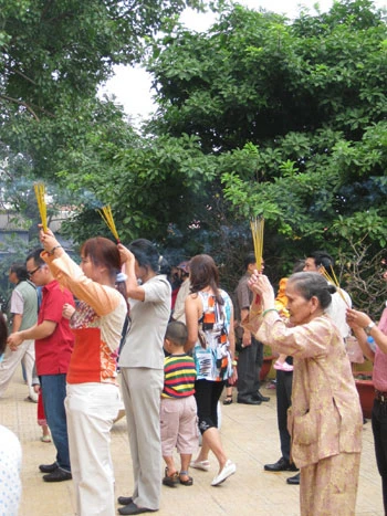 Vãn cảnh chùa ngày xuân ảnh 3