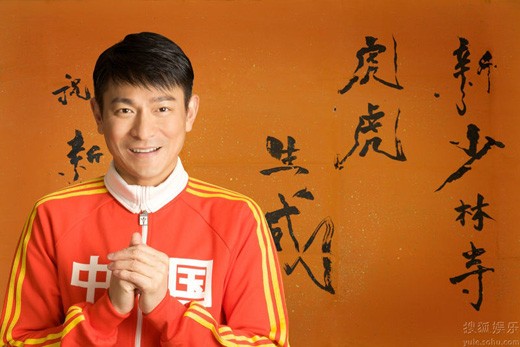 Lưu Đức Hoa chúc Tết cùng các tiểu hòa thượng chùa Thiếu Lâm ảnh 1