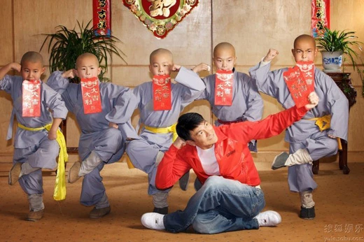 Lưu Đức Hoa chúc Tết cùng các tiểu hòa thượng chùa Thiếu Lâm ảnh 6