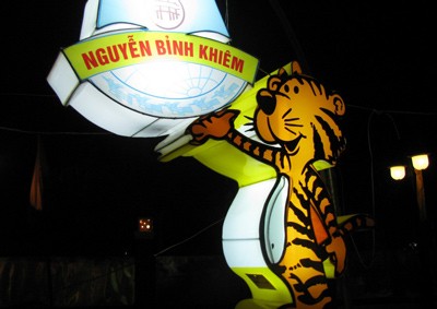 Hội An: Lễ hội đèn lồng “hút” khách ảnh 12 Hội An: Lễ hội đèn lồng “hút” khách ảnh 12