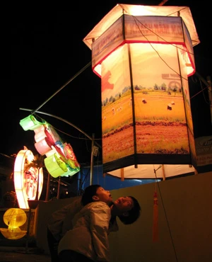 Hội An: Lễ hội đèn lồng “hút” khách ảnh 13