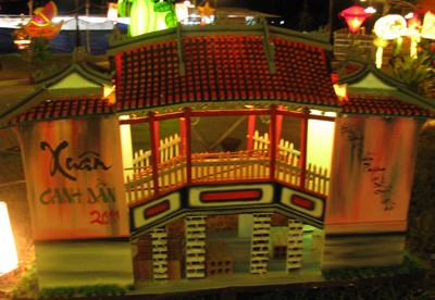 Hội An: Lễ hội đèn lồng “hút” khách ảnh 9 Hội An: Lễ hội đèn lồng “hút” khách ảnh 9