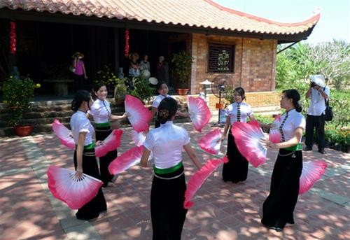 Múa xòe dân tộc Thái - Ảnh: N.C.T Múa xòe dân tộc Thái - Ảnh: N.C.T