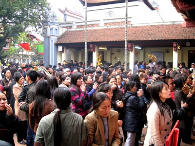 Mùng 6 đẹp ngày, chen nhau vào chùa ảnh 1 Mùng 6 đẹp ngày, chen nhau vào chùa ảnh 1