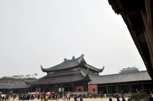 Ngôi Pháp Chủ điện rộng 2.000m2 với những thân cột cao tới 27m.- Ảnh: Thuận Thắng