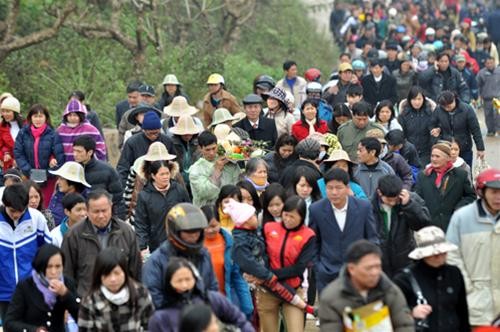Khách dự lễ hội chùa Bái Đính đi6ng không kém lễ hội chùa Hương Ảnh: Thuận Thắng Khách dự lễ hội chùa Bái Đính đi6ng không kém lễ hội chùa Hương Ảnh: Thuận Thắng