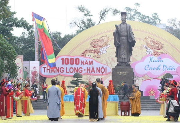 Rộn rã khai hội xuân Thăng Long - Hà Nội ảnh 1