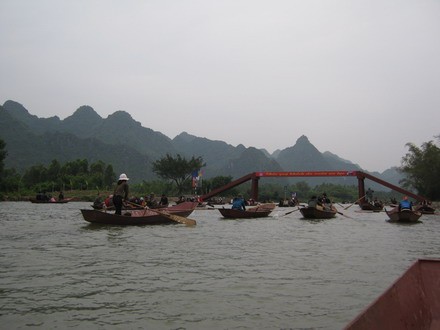 Hương Sơn mùa lễ hội: "Như hoa mơ lại đến với mùa mơ"