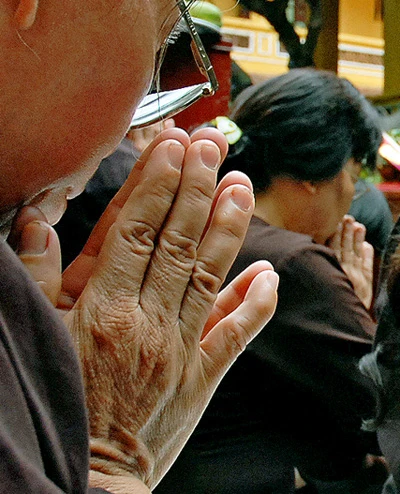 Một buổi lễ cầu an tại chùa Quán Sứ. Ảnh: Hoàng Hà.