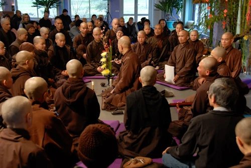 02. Binh tho tai Xom Moi.jpg