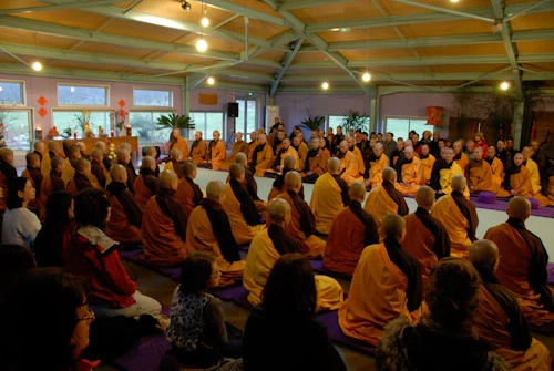 05. Le don chao nam moi.jpg