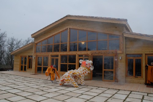 20. Mua lan tai Xom Thuong.jpg