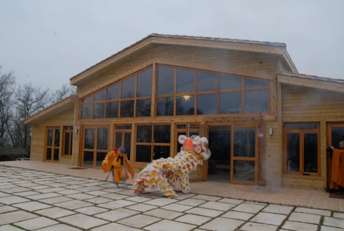 20. Mua lan tai Xom Thuong.jpg