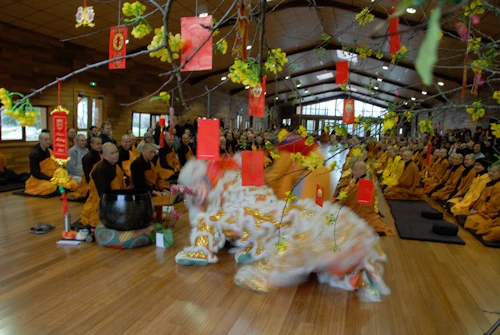 22. Le chuc tho Su Ong tai Xom Thuong.jpg