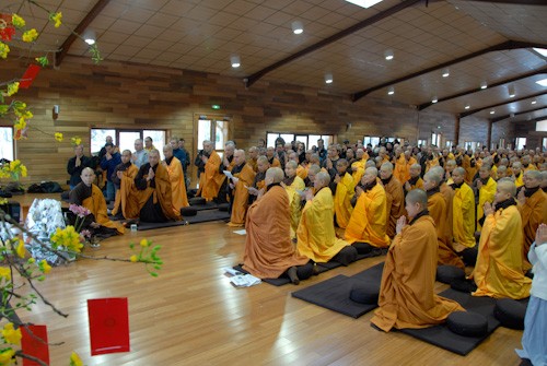 28. 4 vi tru tri dang loi chuc tho.jpg