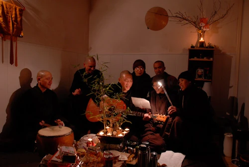 64. Tham phong chua Son Ha.jpg