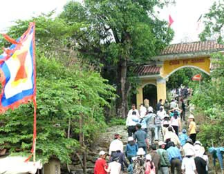 Khung cảnh Chùa Đá Trắng