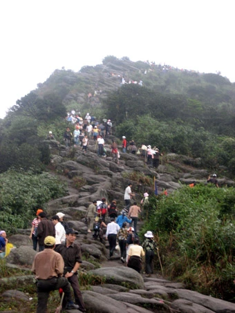 Đường lên chùa Đồng - Ảnh: Giacngo Online