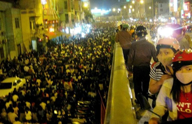 Tổ đình Phúc Khánh: Dân lại ngồi dải phân cách cầu an ảnh 1