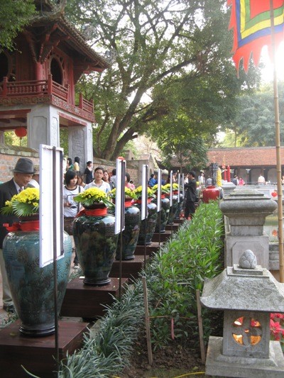 Thơ in trên gốm hút khách ảnh 3 Ảnh minh họa