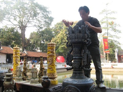 Thơ in trên gốm hút khách ảnh 2 Ảnh minh họa